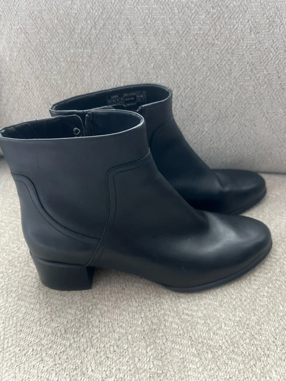 Vionic Black Leather Ankle Booties